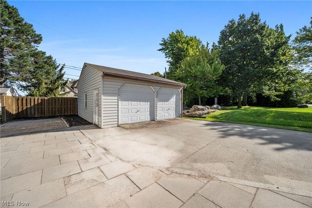 4651 E Lake Road, Sheffield Lake, OH 44054