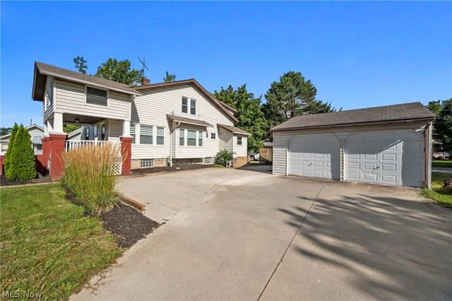 4651 E Lake Road, Sheffield Lake, OH 44054