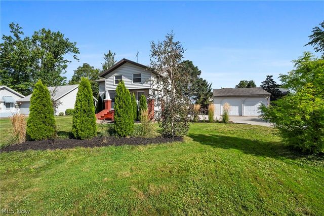 4651 E Lake Road, Sheffield Lake, OH 44054