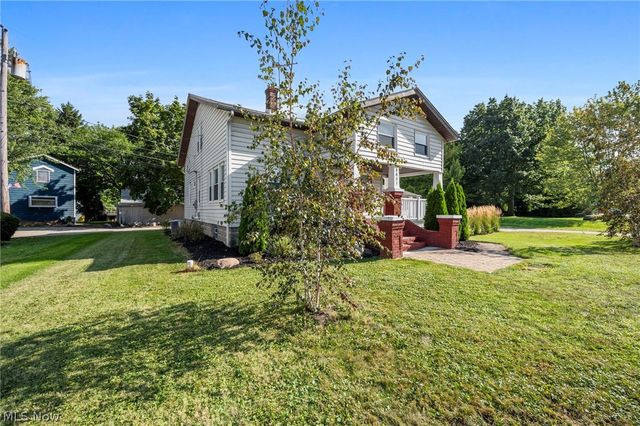 4651 E Lake Road, Sheffield Lake, OH 44054