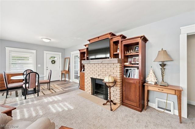 4651 E Lake Road, Sheffield Lake, OH 44054