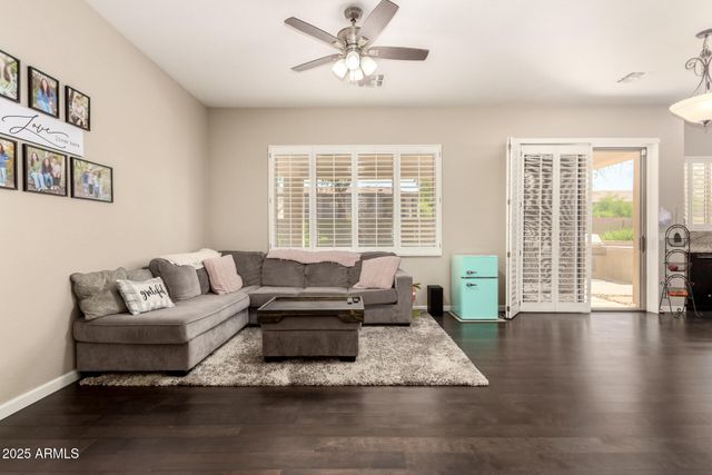 2043 W PERIWINKLE Way, Chandler, AZ 85248