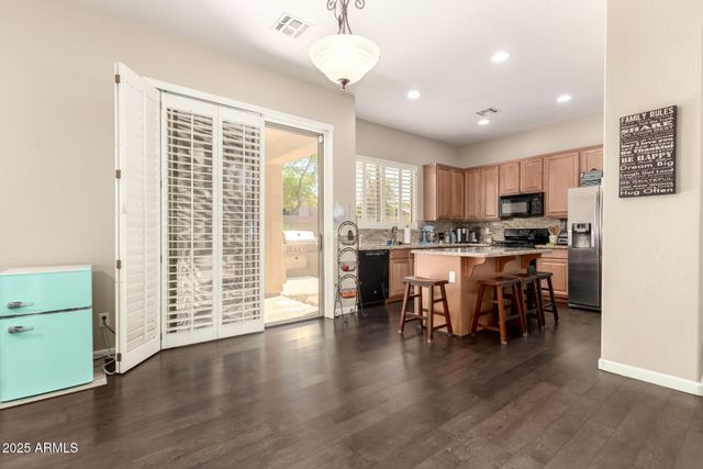 2043 W PERIWINKLE Way, Chandler, AZ 85248