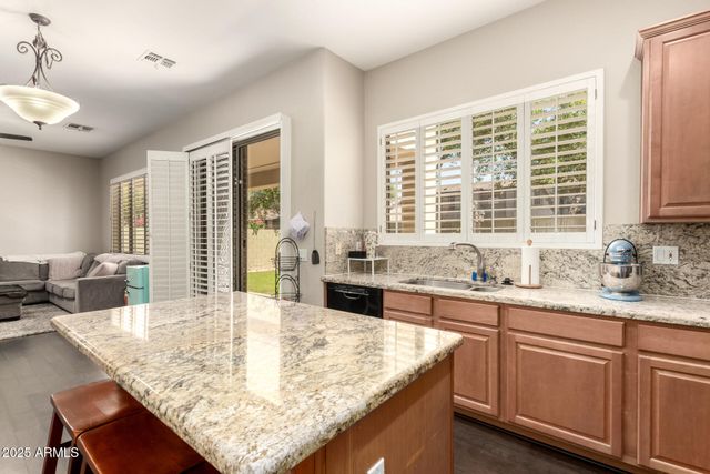 2043 W PERIWINKLE Way, Chandler, AZ 85248