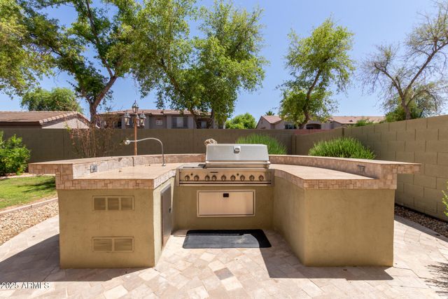 2043 W PERIWINKLE Way, Chandler, AZ 85248