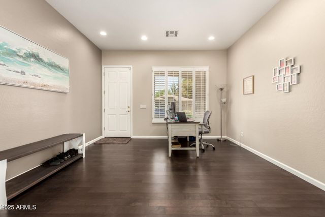 2043 W PERIWINKLE Way, Chandler, AZ 85248