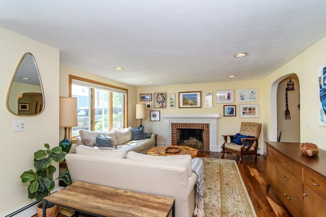 48 Beacon St, Natick, MA 01760