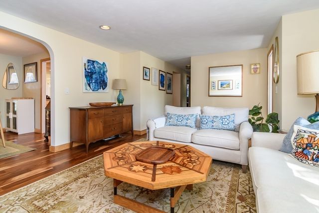 48 Beacon St, Natick, MA 01760