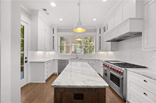 3715 Peachtree Road NE 9, Atlanta, GA 30319