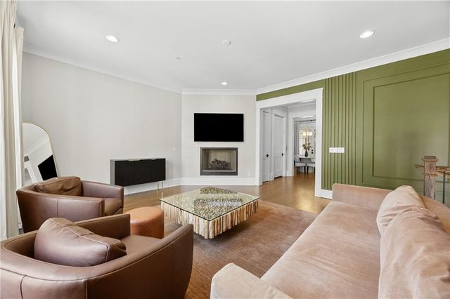 3715 Peachtree Road NE 9, Atlanta, GA 30319
