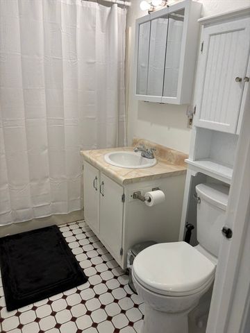 48 Gibbs St 2-1B, Worcester, MA 01607