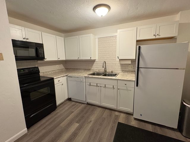 48 Gibbs St 2-1B, Worcester, MA 01607