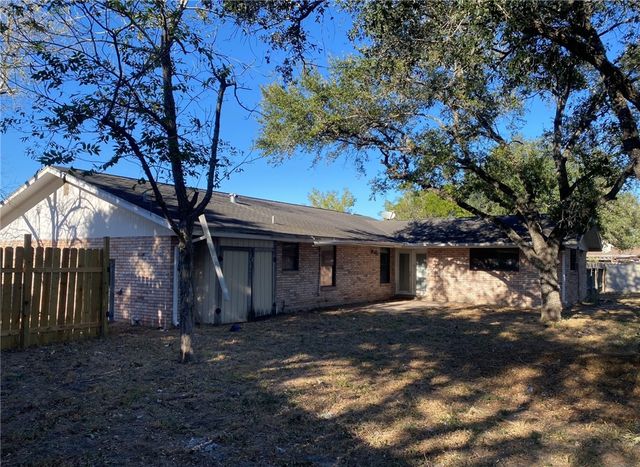 235 N Pasadena Dr, Kingsville, TX 78363