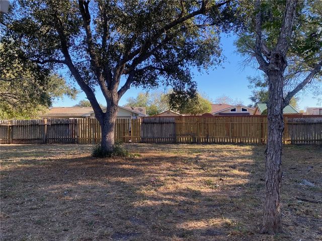 235 N Pasadena Dr, Kingsville, TX 78363