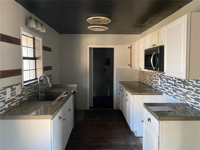 235 N Pasadena Dr, Kingsville, TX 78363