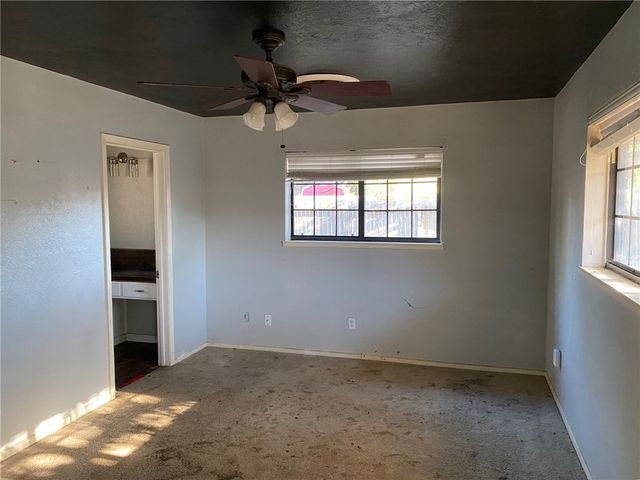 235 N Pasadena Dr, Kingsville, TX 78363