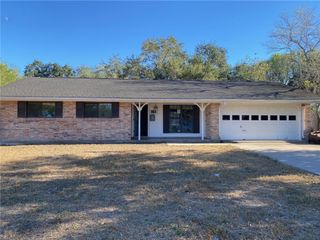 235 N Pasadena Dr, Kingsville, TX 78363