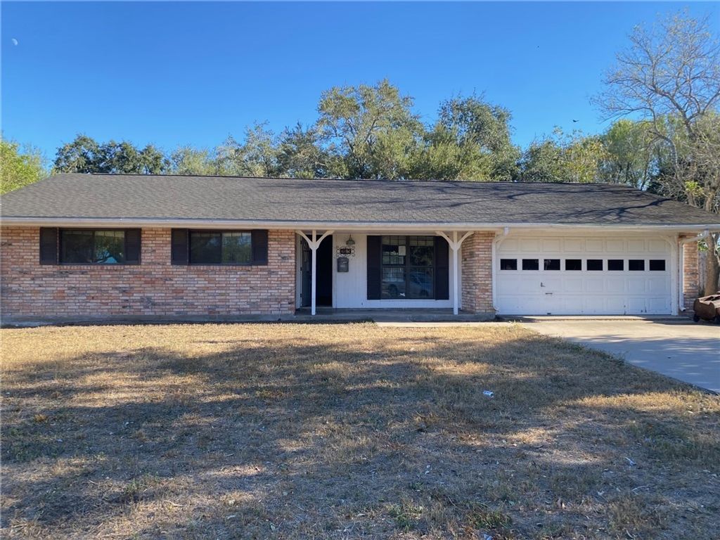 235 N Pasadena Dr, Kingsville, TX 78363