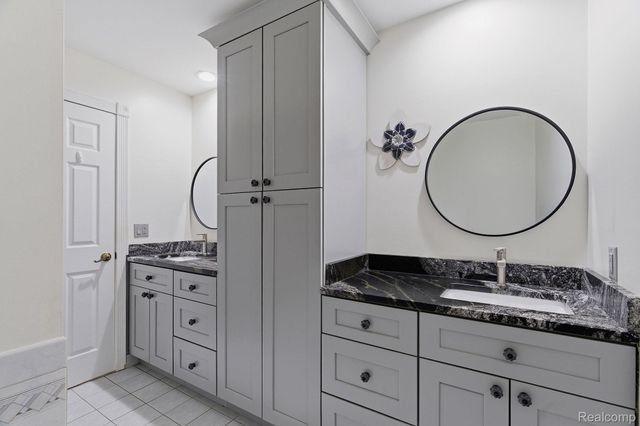 3064 Charity Dr, Sterling Heights, MI 48310