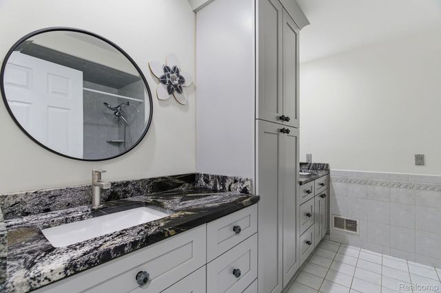 3064 Charity Dr, Sterling Heights, MI 48310