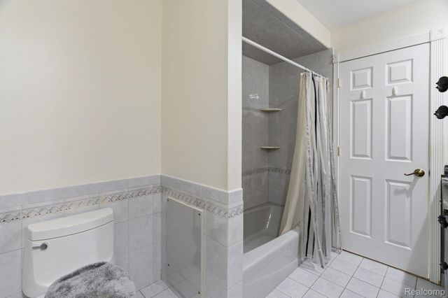 3064 Charity Dr, Sterling Heights, MI 48310