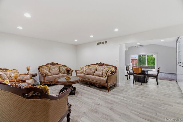 3064 Charity Dr, Sterling Heights, MI 48310