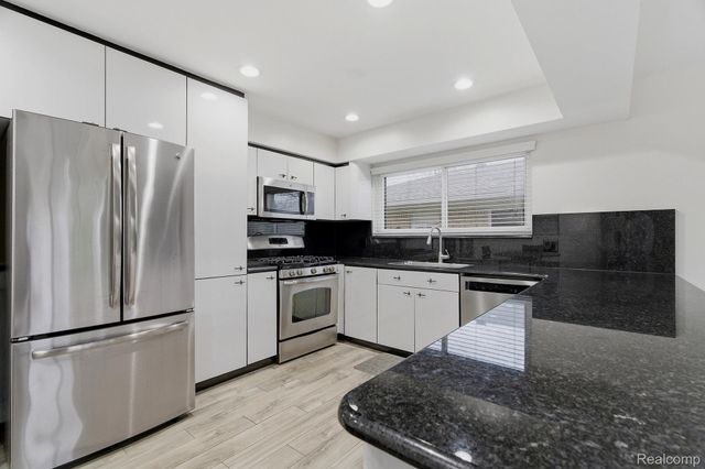 3064 Charity Dr, Sterling Heights, MI 48310