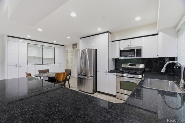 3064 Charity Dr, Sterling Heights, MI 48310