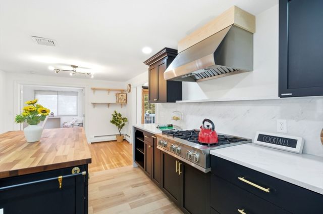 8 Phinney Rd, Lexington, MA 02421