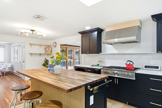 8 Phinney Rd, Lexington, MA 02421