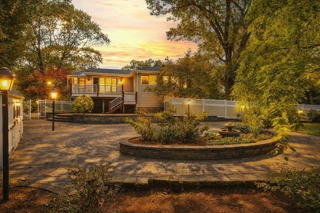 8 Phinney Rd, Lexington, MA 02421