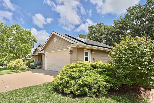125 Hunter Drive, Manhattan, KS 66503