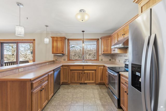 125 Hunter Drive, Manhattan, KS 66503