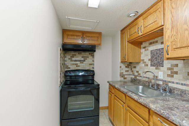 125 Hunter Drive, Manhattan, KS 66503
