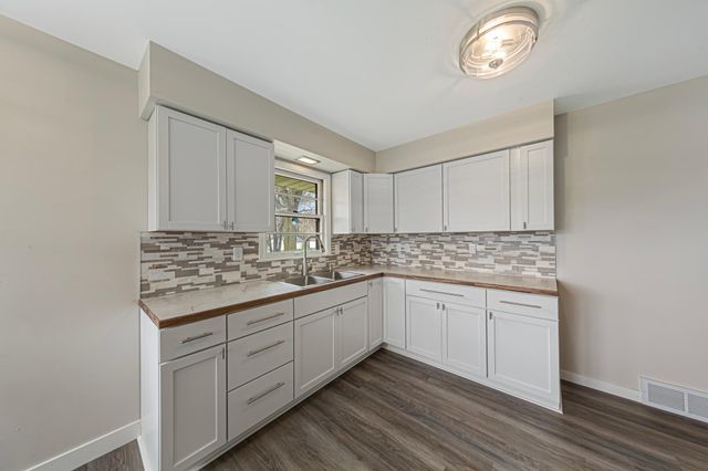 1384 Albemarle Street, Saint Paul, MN 55117