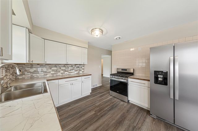 1384 Albemarle Street, Saint Paul, MN 55117