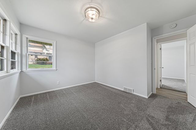 1384 Albemarle Street, Saint Paul, MN 55117