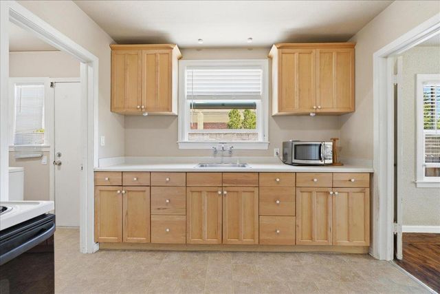 2540 28th St, Sacramento, CA 95818
