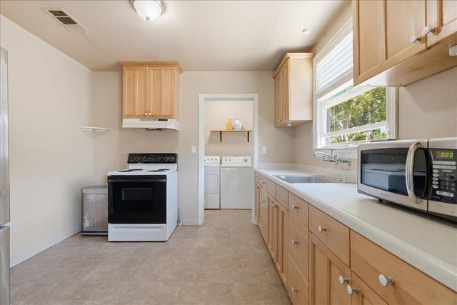 2540 28th St, Sacramento, CA 95818