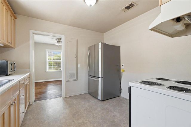 2540 28th St, Sacramento, CA 95818