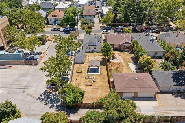 2540 28th St, Sacramento, CA 95818
