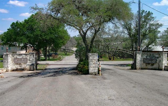 207 Laurel LN, Spicewood, TX 78669