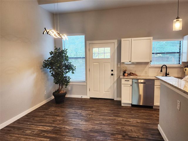 207 Laurel LN, Spicewood, TX 78669