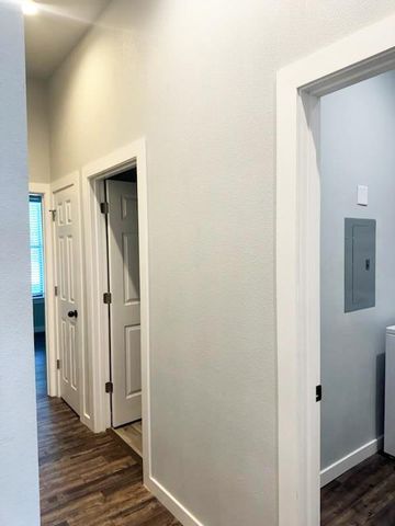 207 Laurel LN, Spicewood, TX 78669