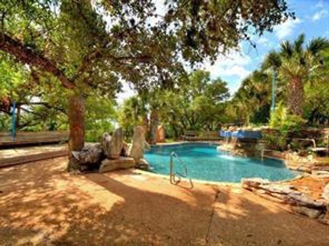 207 Laurel LN, Spicewood, TX 78669