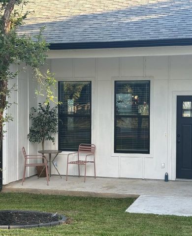 207 Laurel LN, Spicewood, TX 78669