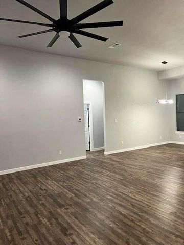207 Laurel LN, Spicewood, TX 78669