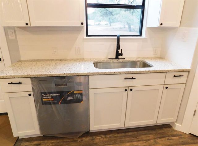 207 Laurel LN, Spicewood, TX 78669