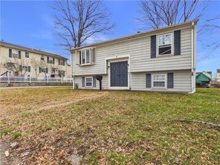 11 Meadow Street, Pawtucket, RI 02860