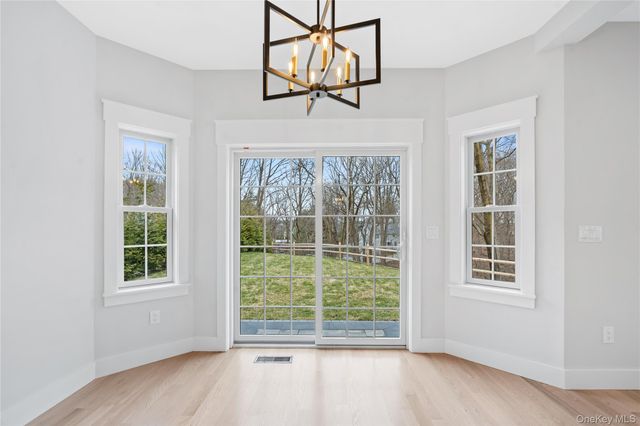 16 Stephens Lane, Valhalla, NY 10595